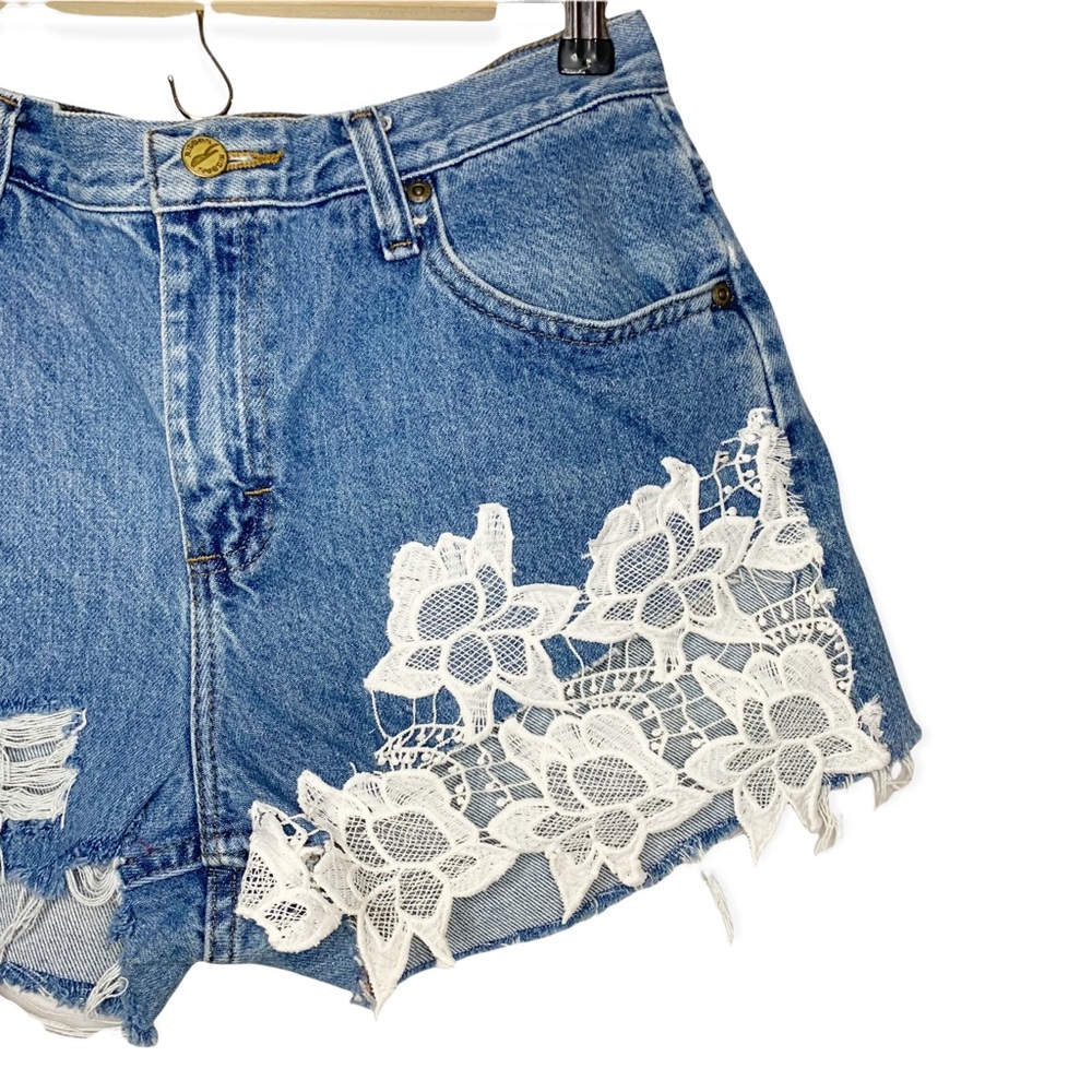 Vintage Denim Riders High Waist Crochet Lace Mom Jean Shorts Size 10 - Picture 3 of 6